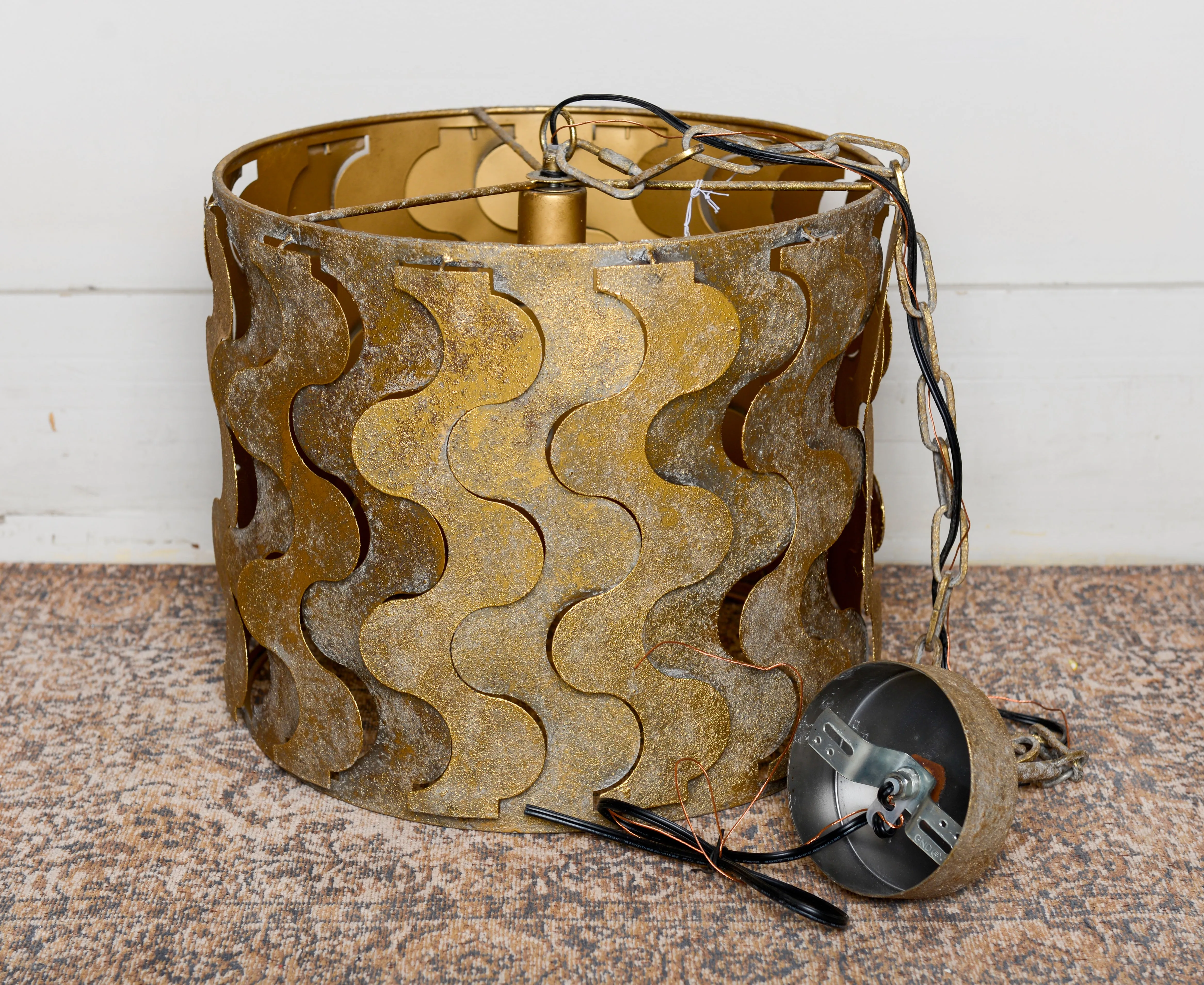 Antique Gold Wave Light - Round